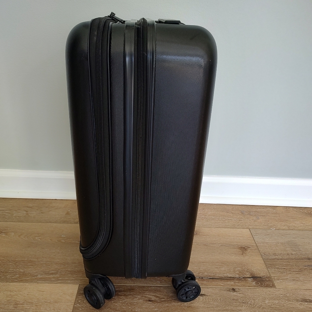 Lug Booster 4 Wheel Quilted Hard Side Carry On Suitcase Black 21"X14"X9" - Picture 8 of 12
